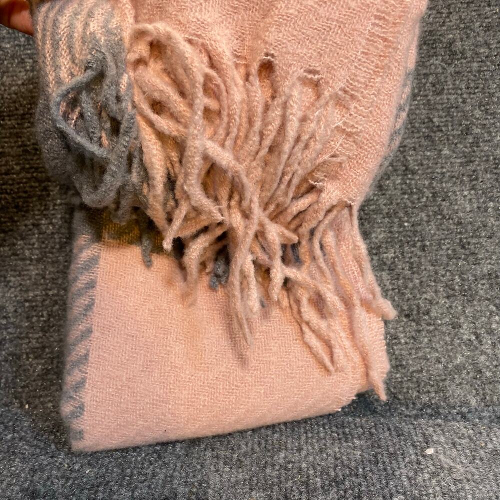Brand New Pink Gray Plaid Throw Blanket Erica Shamrock Textile - Picture 3 of 4